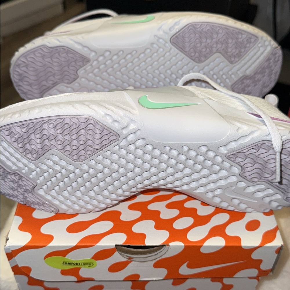 New In Box Nike Renew 8 Running Shoes - Picture 3 of 5